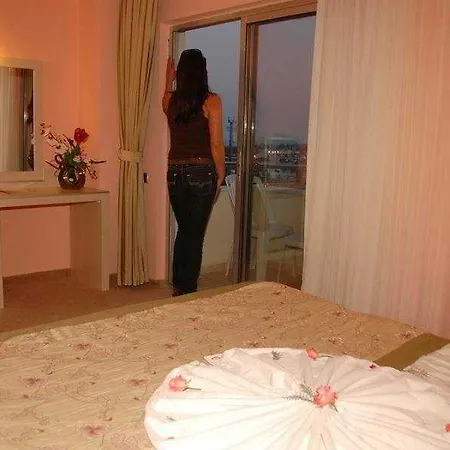 Sunbeach Hill Hotel Side